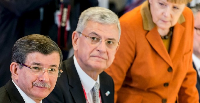 Brüksel'deki Türkiye-AB Zirvesi'nin süresi uzatıldı