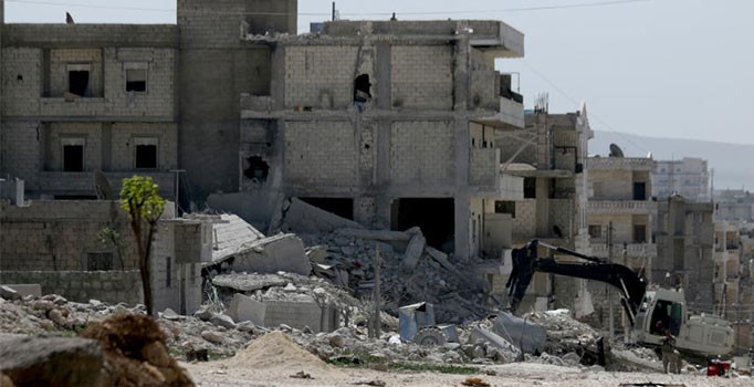 Afrin'de patlama: 6 kişilik aile enkaz altında kaldı