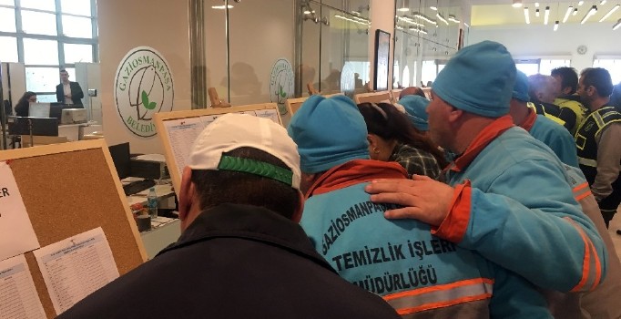 Taşeron işçilerin kadroya geçiş sevinci kamerada