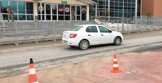 Salonlar boş kalıyor, FETÖ tehdit ediyor