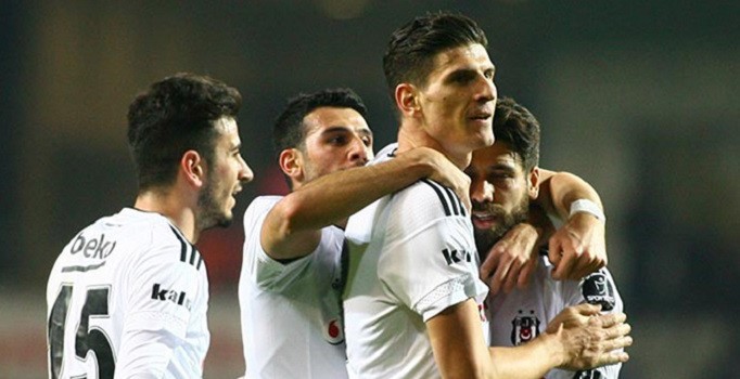 Mario Gomez Beşiktaş'tan ayrıldığını açıkladı