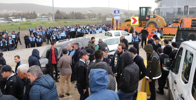 Kartal’daki park sorunu zabıtaları karşı karşıya getirdi