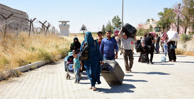 Suriyeliler terörden temizlenen köylerine dönüyor