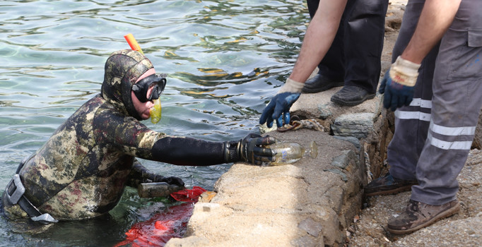 Muğla Gümüşlük Koyu'ndan 506 kilo atık toplandı