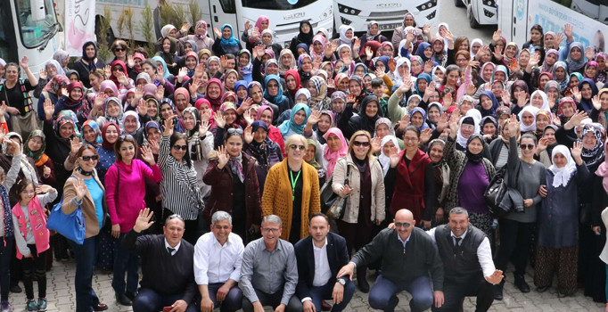 Manisa’yı Görmek İçin 7 Otobüsle Geldiler