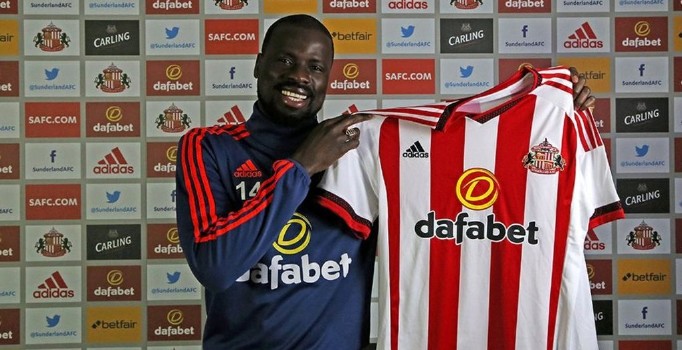 Emmanuel Eboue Sunderland'e transfer oldu