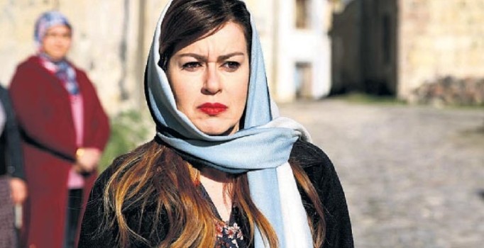 İpek Tuzcuoğlu 'Aşk ve Mavi'ye katıldı