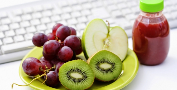 Ofiste diyeti bozmayacak 8 sağlıklı atıştırmalık