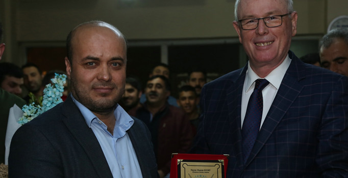 Başarılı bilardocular ödüllerini Başkan Kurt’tan aldı