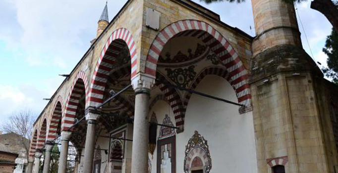 Tarihi caminin duvarında 5 asırlık güneş saati