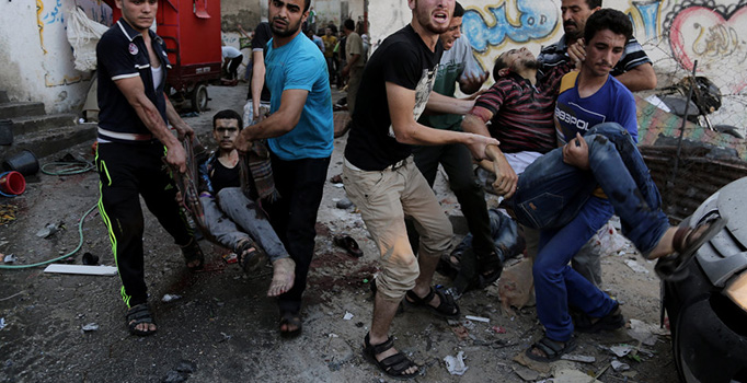 İsrail askerleri postallarıyla Mescid-i Aksa'nın minberine çıktı!