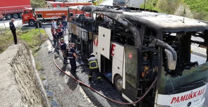 Yolcu otobüsü alev alev yandı
