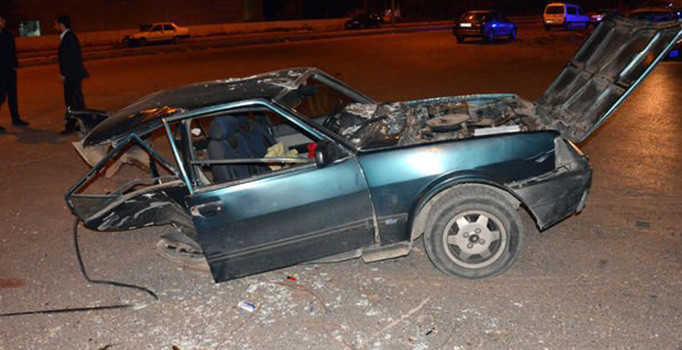 Kahramanmaraş'ta feci kaza! Otomobil ikiye bölündü