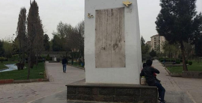 İnsan Hakları Evrensel Bildirgesi yazılı levhanın çalındığı ortaya çıktı