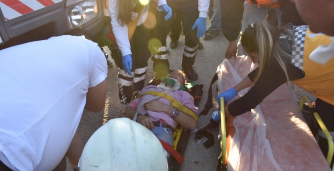 Beton vinci ile motosiklet çarpıştı: 1 yaralı