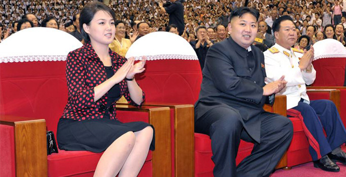 Kuzey Kore lideri Kim Jong-un ilk defa konsere gitti