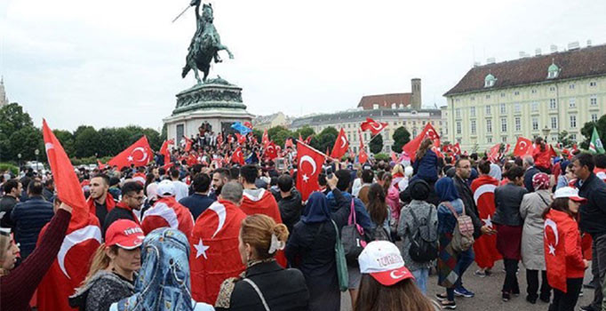 18 bin 500 Türk Avusturya'dan sınır dışı edilebilir