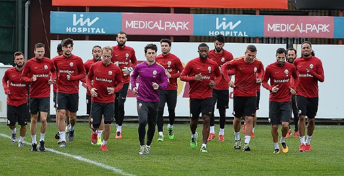 Galatasaray'da Muslera ve Chedjou takımla çalıştı
