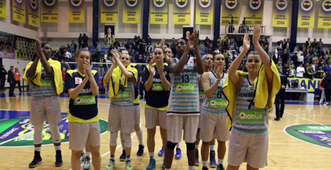 Fenerbahçe Kadın Basketbol Takımı, Wisla Can-Pack ekibini 79-63 yenerek Dörtlü Final'e yükseldi