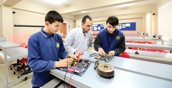 Meslek liseli öğrenciler 10. sınıfta maaş alacak