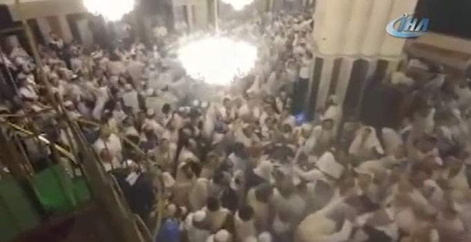 Yüzlerce İsrailli İbrahim Camii’ni bastı