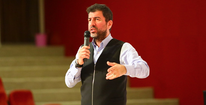 Tiyatrocu Hakan Bilgin farkındalık yarattı