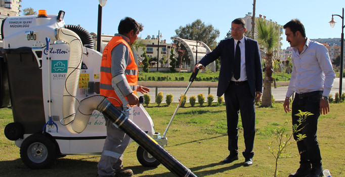 Silifke Belediyesi'ne teknolojik temizlik aracı alındı