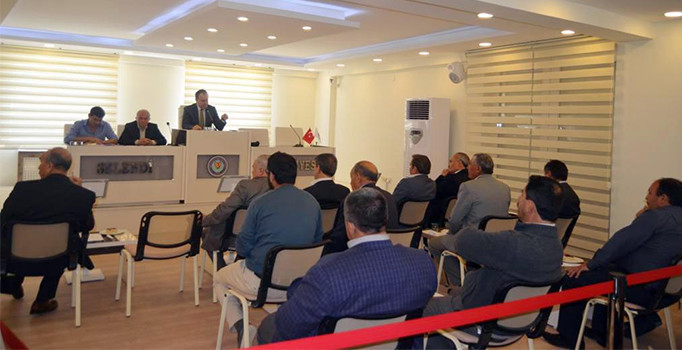 Komisyon seçiminde arbede çıktı meclis üyesinin parmağı kırıldı