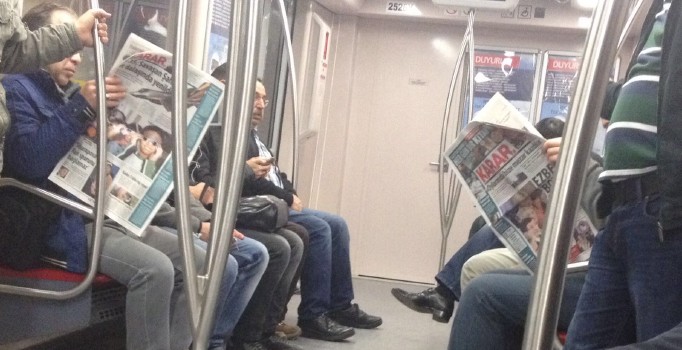 Gazete okuru 'KARAR'ını verdi