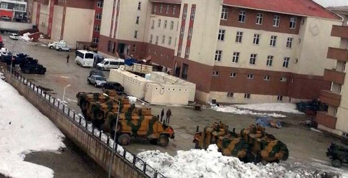 Yüksekova'daki öğretmenler 14 Mart Pazartesi gününden itibaren idari izinli sayılacak