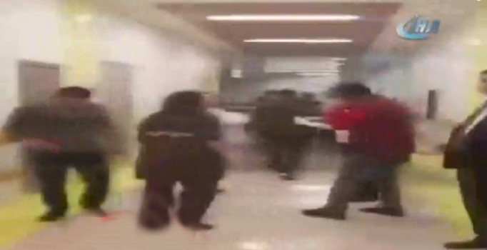 Hastanedeki yangında panik kameralara yansıdı