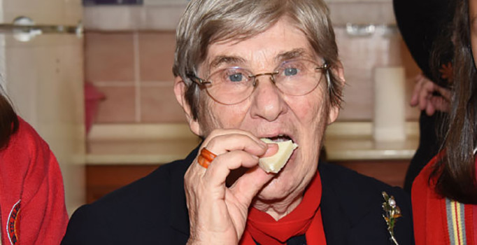 Canan Karatay'dan yeni öneri: İlaç yerine Ezine peyniri yiyin