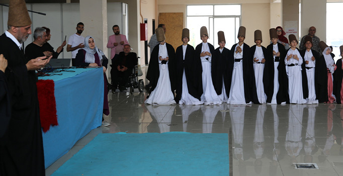 Semazenler fuara renk kattı