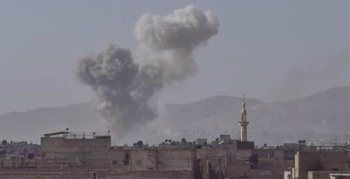 Esed'den kimyasal saldırı! Binden fazla sivil etkilendi