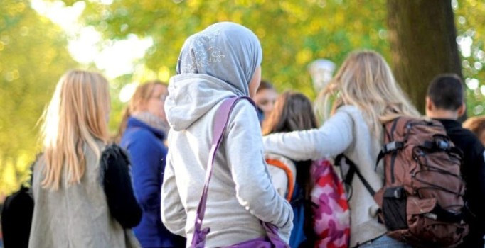 Kuzey Ren Vestfalya Eyaleti başörtüsü yasağı için harekete geçti