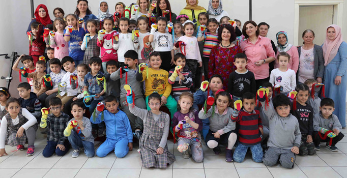 Bayraklı'da kukla şenliği