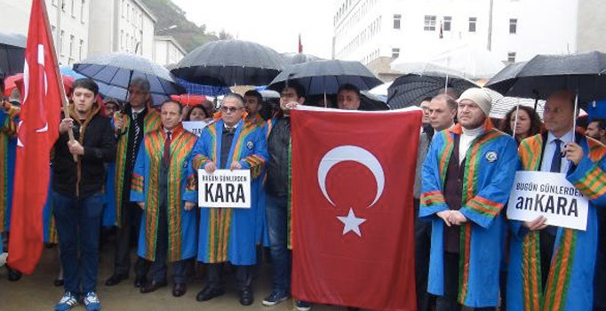 Giresun Üniversitesi Ankara saldırısını protesto etti