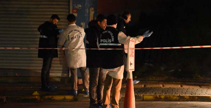 Son dakika! Bağcılar'da otoparka silahlı çatışma: 1 ölü, 3 yaralı