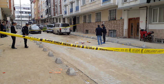 Esenyurt'ta sokak ortasında cinayet! Boşanmak isteyen eşini vurdu, intihar etti