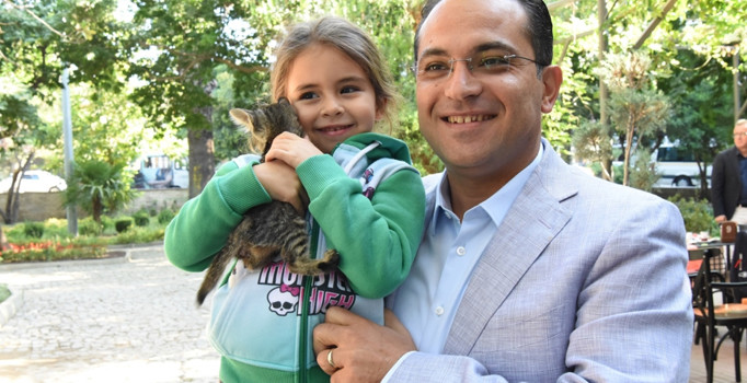 Bornovalılar sokak hayvanlarını sahiplenmede öncü