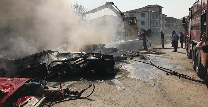 Sakarya'da araç hurdalığında korkutan yangın