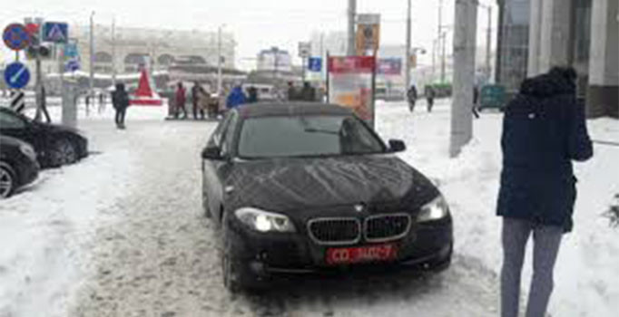 Türkiye Büyükelçiliği'ne ait araç Belarus'ta diplomatik kriz çıkardı