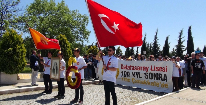 Galatasaray camiası Çanakkale şehitlerini andı