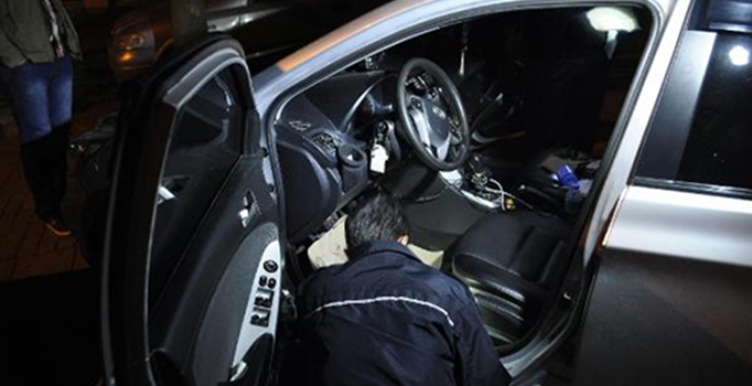 Çakarı sireni var ehliyeti yok