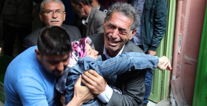 Göle uçan baba ve çocukların cenazeleri gözyaşlarıyla alındı