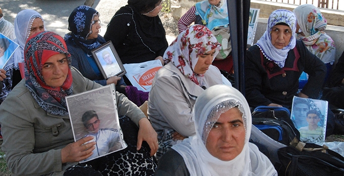 Onlar dağdan insin, bize 
her gün Anneler Günü