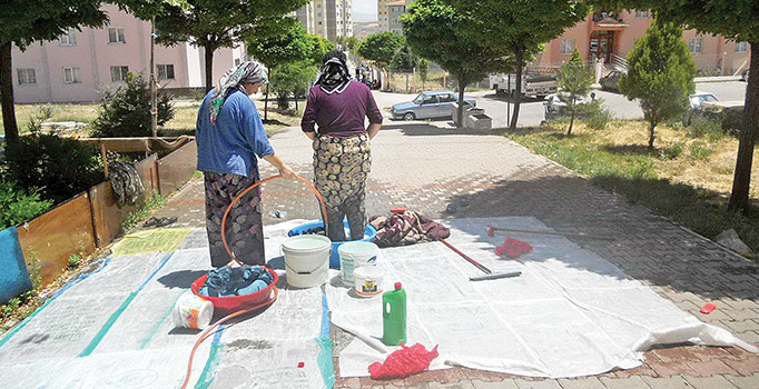 Tahire Erman: Gecekondu kültürü sitelerde devam ediyor