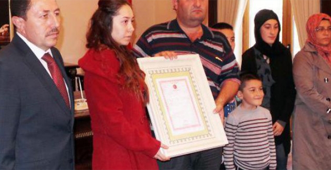 Şehit Astsubay Aydoğdu'nun eşi, kız bebek dünyaya getirdi