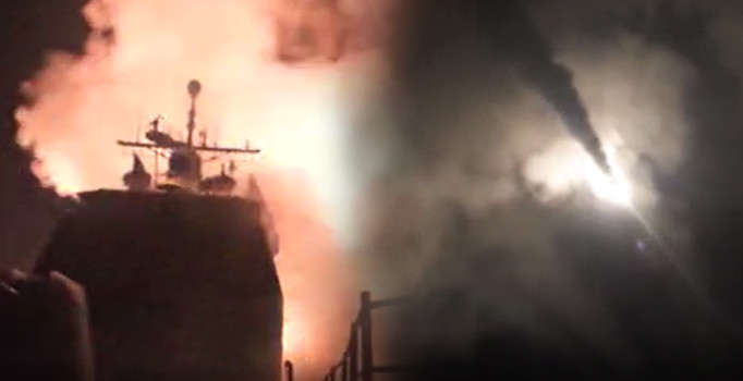 ABD, Suriye'yi böyle vurdu! İşte Tomahawk füzelerinin fırlatılış anları