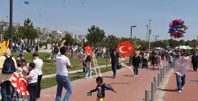 Uçurtmalar 23 Nisan rüzgarıyla uçtu